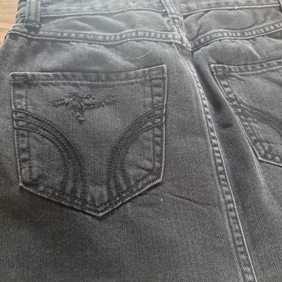 NWT! Hollister High-Rise Distressed Mini Skirt | NWT | Size 00 (W23) - Picture 6 of 9